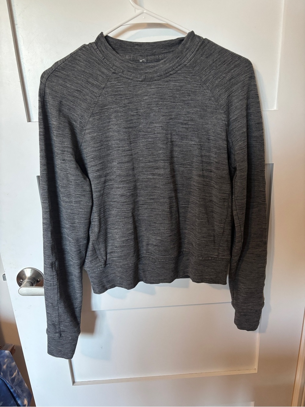 Lululemon Close Comfort Crewneck Heathered Dark Grey Sz 2 Pullover Long Sleeve